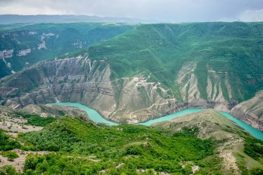 Rusya 'nın Dağıstan cumhuriyetindeki Sulak kanyonunun resimli manzarası