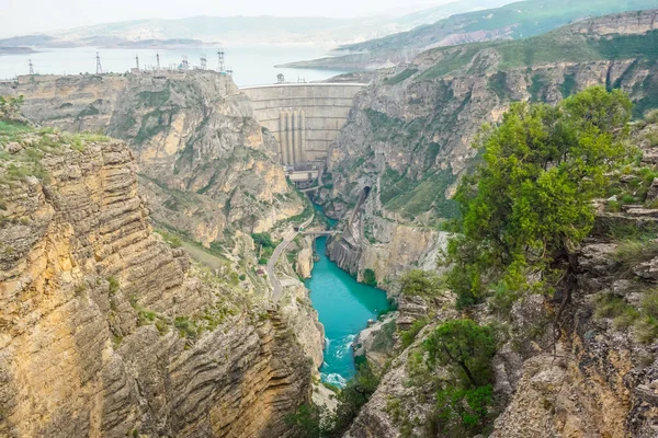 Chirkey hidroelektrik santrali ve Dağıstan Cumhuriyeti 'ndeki Sulak kanyonu.