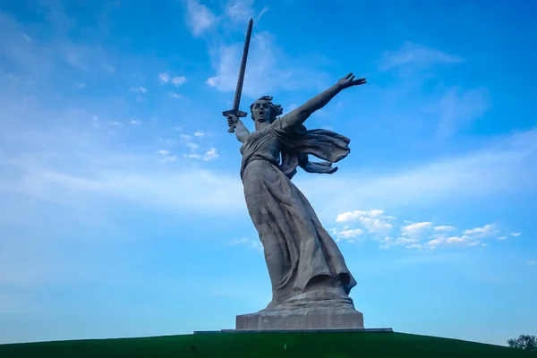 Uma Enorme Estátua Pátria Chama Monte Mamayev Volgogrado — Fotografia de Stock