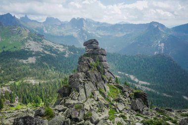 Sayan dağları, Sibirya, Rusya 'daki Ergaki Doğa Rezervi' ndeki Kayalık Kale