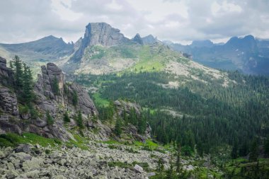 Sayan dağları, Sibirya, Rusya 'daki Ergaki Doğa Rezervi' ndeki Kayalık Kale