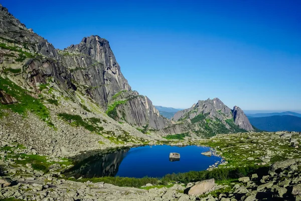 Beau Lac Montagne Dans Réserve Naturelle Ergaki Sibérie Russie — Photo