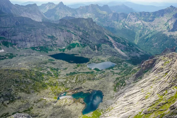 Ergaki Doğal Parkı 'ndaki Renkli Göller Manzarası