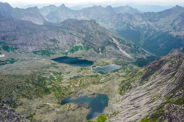 Ergaki Doğal Parkı 'ndaki Renkli Göller Manzarası