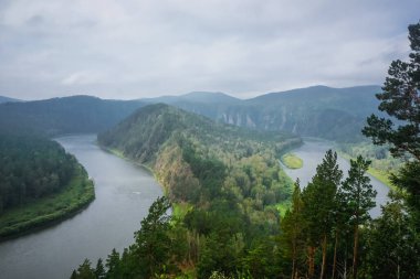 Yazın Krasnoyarsk Krai 'de Mana döngüsü