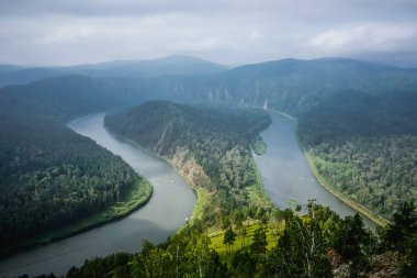 Yazın Krasnoyarsk Krai 'de Mana döngüsü
