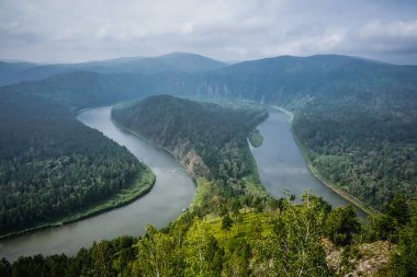 Yazın Krasnoyarsk Krai 'de Mana döngüsü