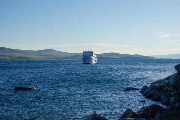 Cruise Ship Floats Lake Baikal Olkhon Island — Stock Photo, Image