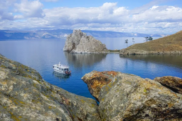 Shamanka Rock Coast Lake Baikal Olkhon Island — стоковое фото