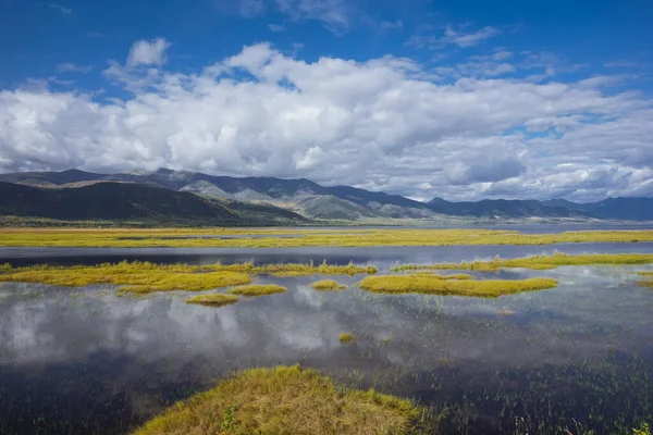 Baykal Kuzeyindeki Bataklık Dağların Güzel Manzarası — Stok fotoğraf