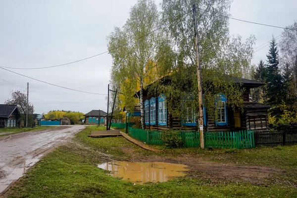 Rusya 'nın Sibirya' daki Irkutsk bölgesinde eski kırsal mimari