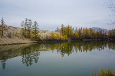 Trans-Baykal bölgesindeki Chara çölünde Alyonushka Gölü