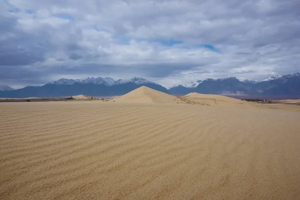 Chara Çölü 'nün güzel manzarası, dünyanın en kuzeyindeki çöl.