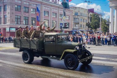 Bryansk, Rusya - 17 Eylül 2018: Askeri geçit töreninde askeri araçlar