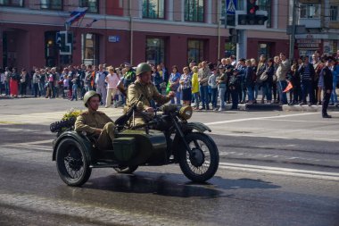 Bryansk, Rusya - 17 Eylül 2018: Askeri geçit töreninde askeri araçlar