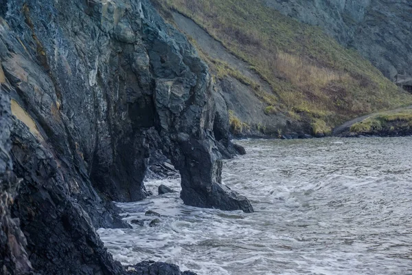 Sakhalin Adası Ndaki Aleksandrovsk Sakhalinsky Yakınlarında Kayalık Bir Sahil — Stok fotoğraf