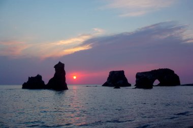 Rusya 'nın Sakhalin Adası' ndaki Cape Giant yakınlarında güzel kayalar.