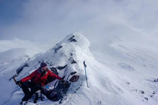 Escursionista Passo Avachinsky Vulcani Kamchatka Inverno — Foto Stock