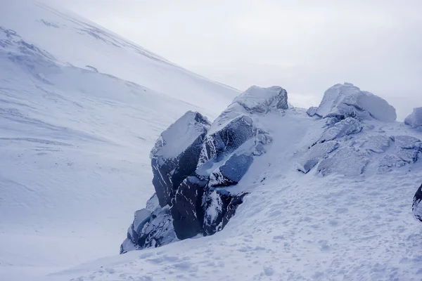 Rochas Congeladas Cume Vulcão Avachinsky Inverno — Fotografia de Stock