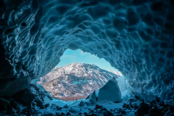 Dentro Una Cueva Hielo Frío Península Kamchatka Rusia — Foto de Stock