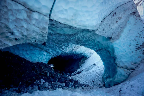 Intérieur Une Grotte Glace Froide Dans Péninsule Kamchatka Russie — Photo