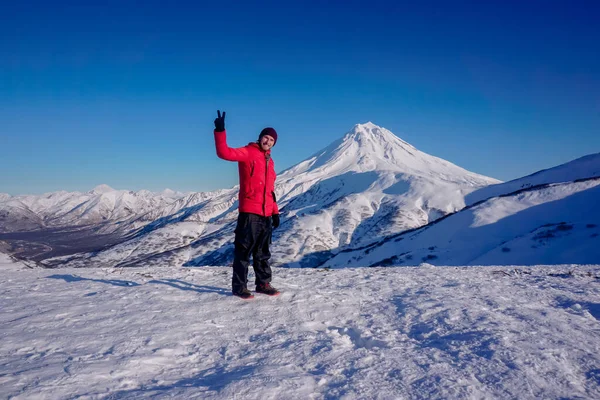 Homem Fundo Vulcão Vilyuchinsky Kamchatka — Fotografia de Stock