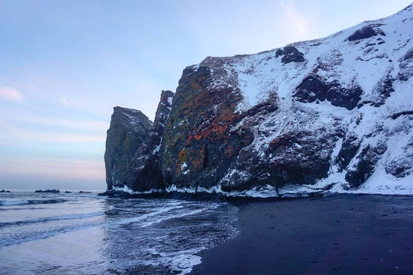 Hermosa Roca Cerca Playa Khalaktyrsky Península Kamchatka Rusia — Foto de Stock