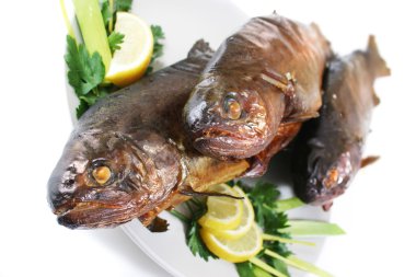 Tütsülenmiş alabalık