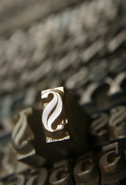 Movable type "paragraph
"