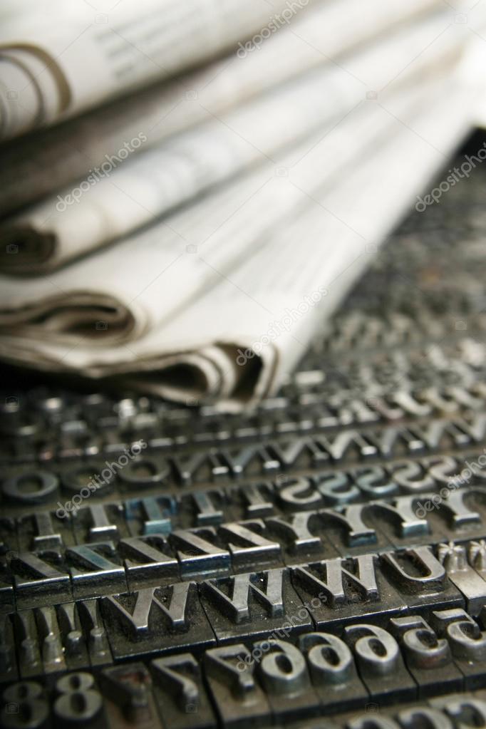 Daily newspaper and movable type