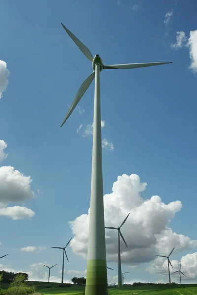 替代能源风力涡轮机 — 图库照片