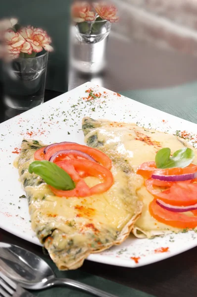 Panquecas com carne e espinafre — Fotografia de Stock