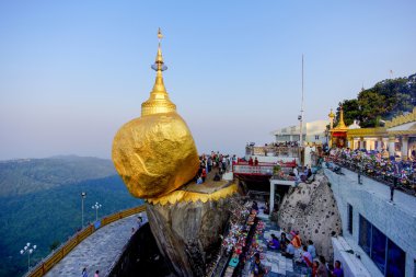 Myanmar 'daki altın kaya