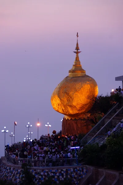 Myanmar 'daki altın kaya