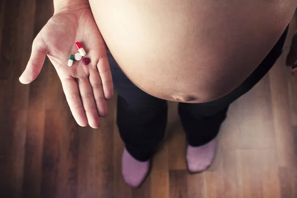 Schwangere und Kinder — Stockfoto