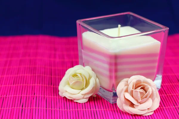 Candle and flowers — Stock Photo, Image