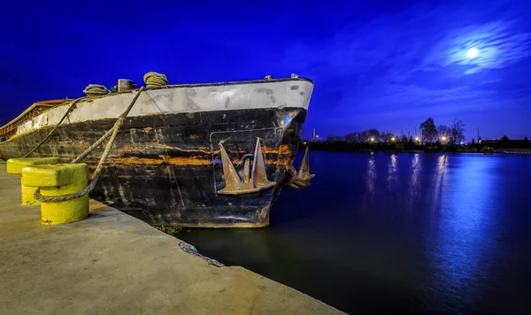 Stara Barka w nocy — Zdjęcie stockowe