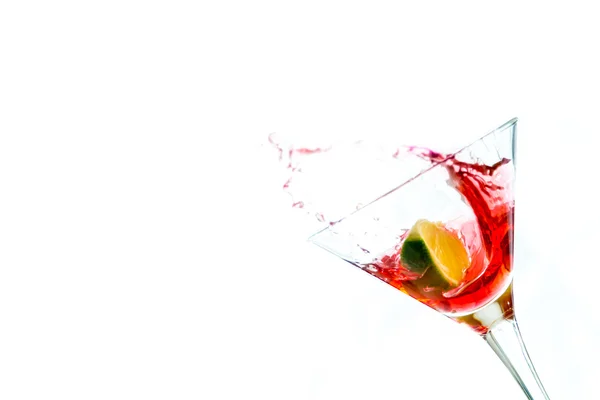 Red drink with lime — Stock Photo, Image