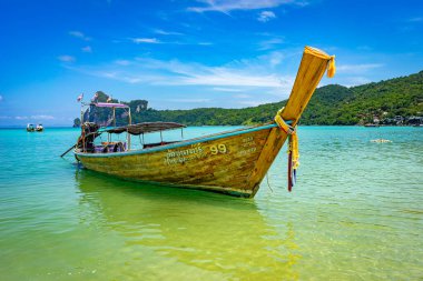 Uzun kuyruklu tekne, Koh Phi Phi Adası, Tayland