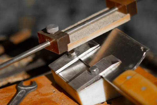 Kendi Ellerinle Yaptığın Eski Mutfak Bıçağı Bileme Makinesi — Stok fotoğraf