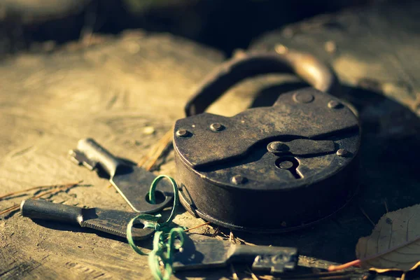 Μεγάλος Παλαιός Σκουριασμένος Σιδερένιος Αχυρώνας Vintage Αντικέ Κλειδαριά Κλειδιά — Φωτογραφία Αρχείου