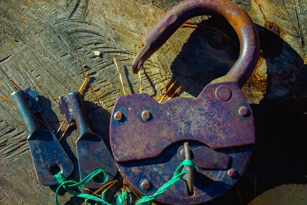 Μεγάλος Παλαιός Σκουριασμένος Σιδερένιος Αχυρώνας Vintage Αντικέ Κλειδαριά Κλειδιά — Φωτογραφία Αρχείου