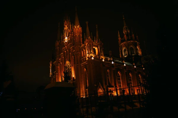 Bela Igreja Católica Antiga Noite — Fotografia de Stock