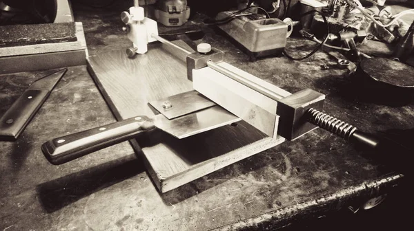 Profesjonalna Temperówka Nożem Kuchennym Własnymi Rękami — Zdjęcie stockowe