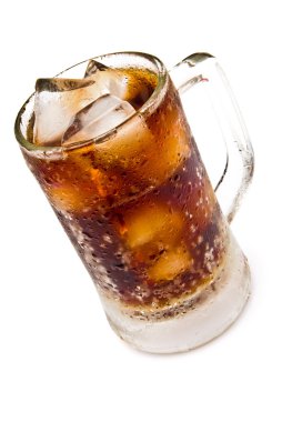 bardak kola ve kırpma yolu ile buz