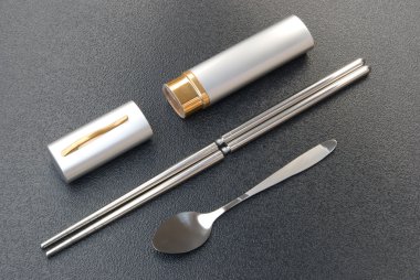 taşınabilir kaşık ve chopsticks seti