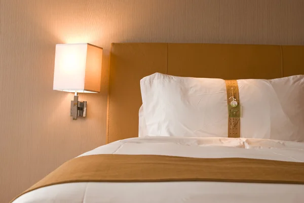 Bed in a hotel room — Stock Photo, Image