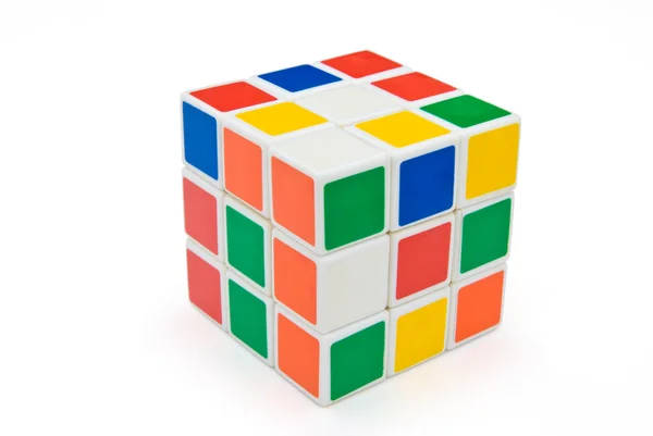 Guangdong, Chiny - 4 marca: Produkt na białym tle zdjęcie Rubik's Cube, wymyślony przez węgierski malarz i rzeźbiarz prof. Ern?? Rubik w 1974. — Zdjęcie stockowe