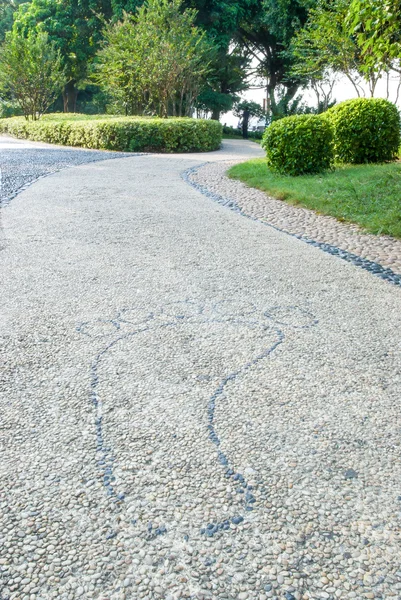 Pebble sökvägen i en park — Stockfoto