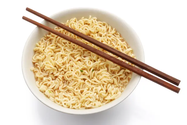 Top view noodles and chopsticks with clipping path — Stock Photo, Image